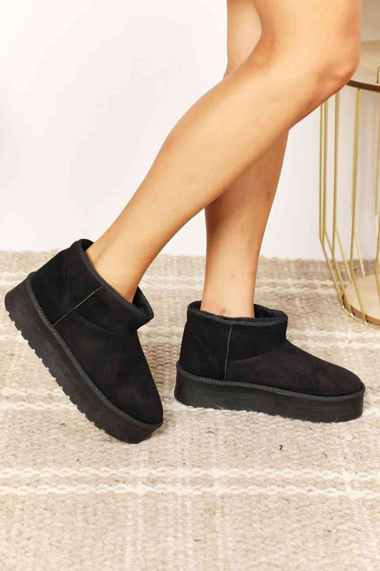 Legend Women's Fleece Lined Chunky Platform Mini Boots Black Boots JT's Designer Fashion